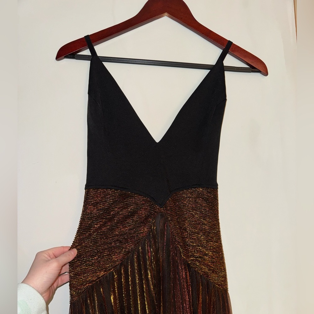 Anewsta Metallic Pleated Glossy Hemline Dress Maxi - Picture 3 of 9